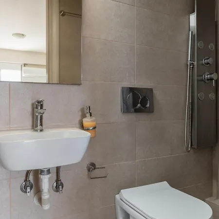 Elvita 3 * Atene